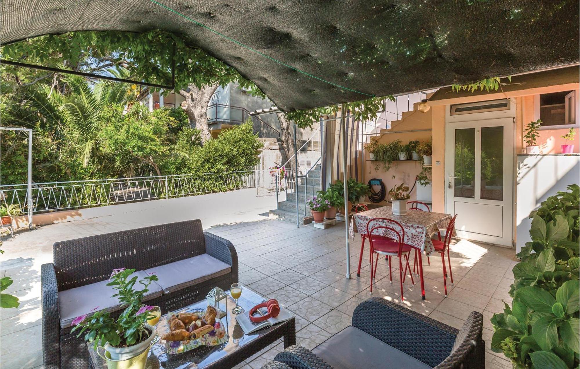 Awesome Apartment In Makarska With Kitchen Екстериор снимка
