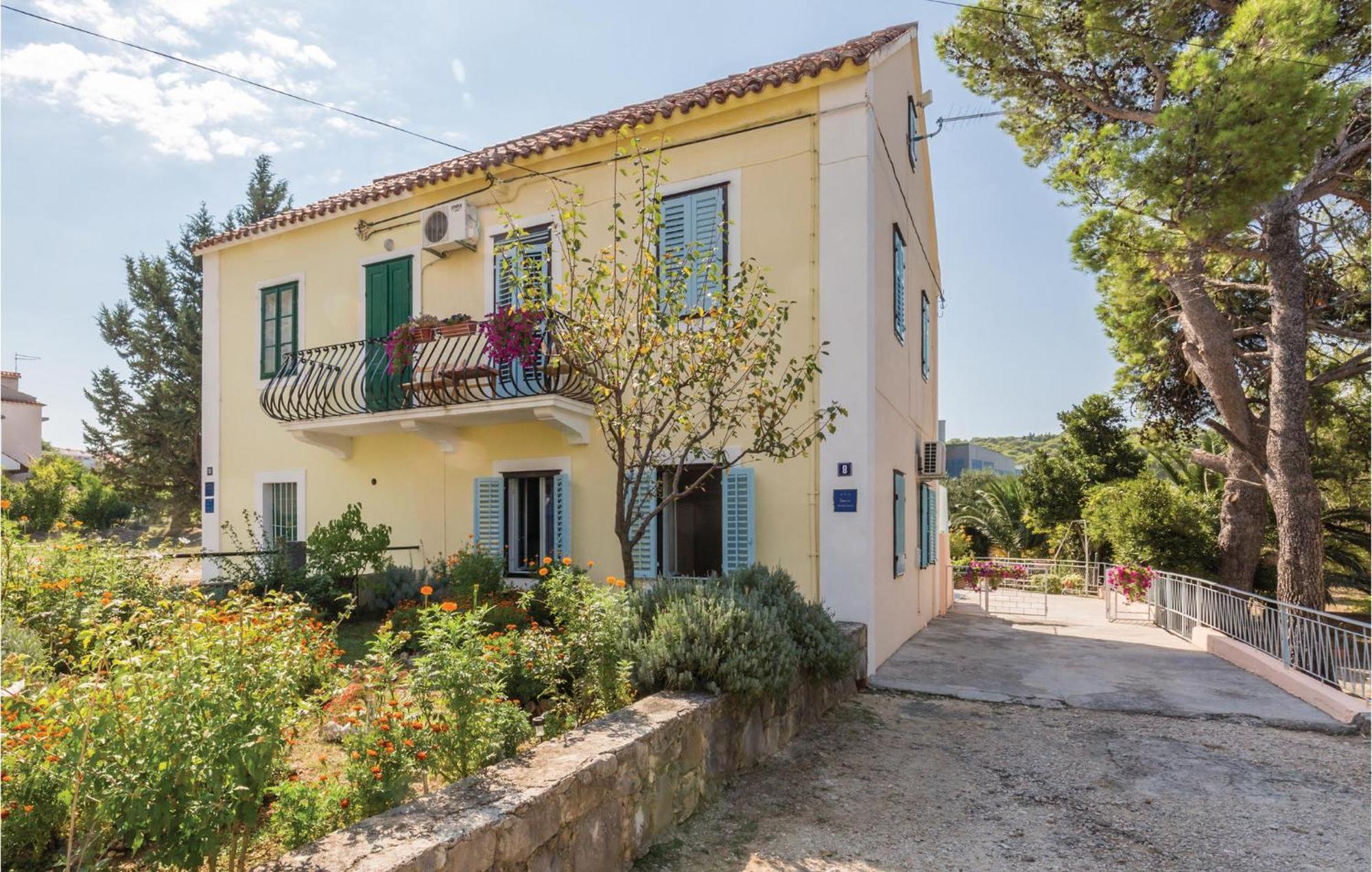Awesome Apartment In Makarska With Kitchen Екстериор снимка